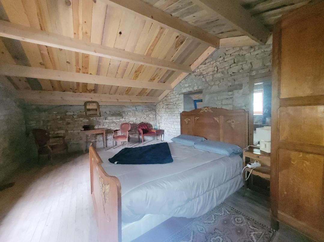 Nuit Insolite, Chambre Au Dessus D'Une Etable La Chapelle-Themer Bagian luar foto
