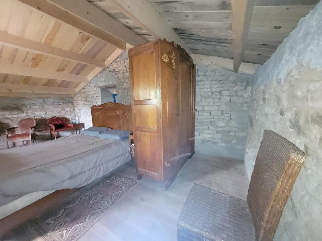 Nuit Insolite, Chambre Au Dessus D'Une Etable La Chapelle-Themer Bagian luar foto