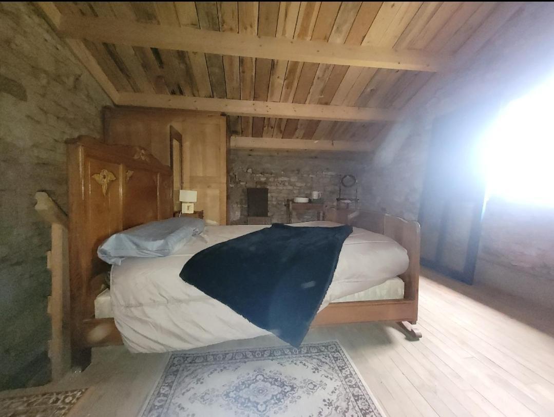 Nuit Insolite, Chambre Au Dessus D'Une Etable La Chapelle-Themer Bagian luar foto