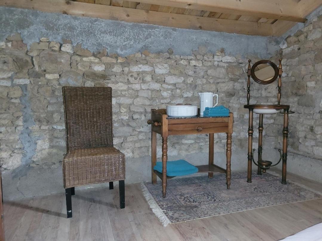 Nuit Insolite, Chambre Au Dessus D'Une Etable La Chapelle-Themer Bagian luar foto